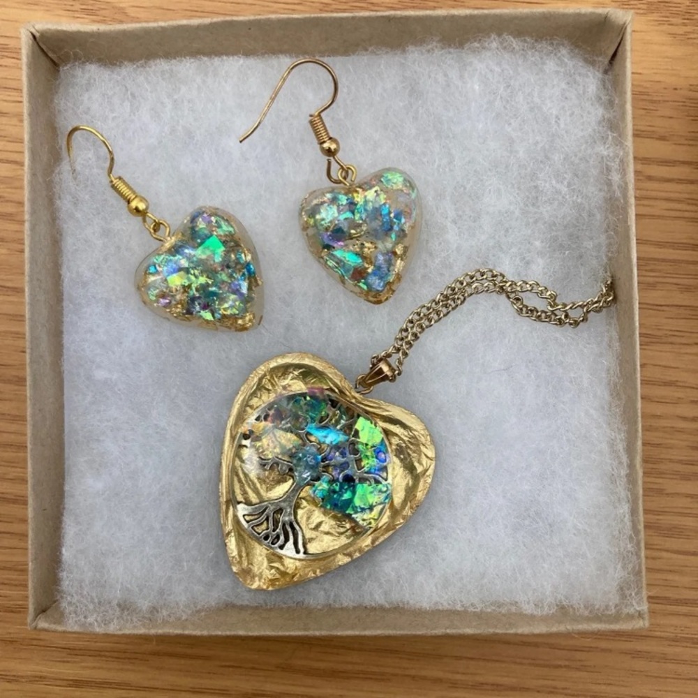 Necklace and earrings set